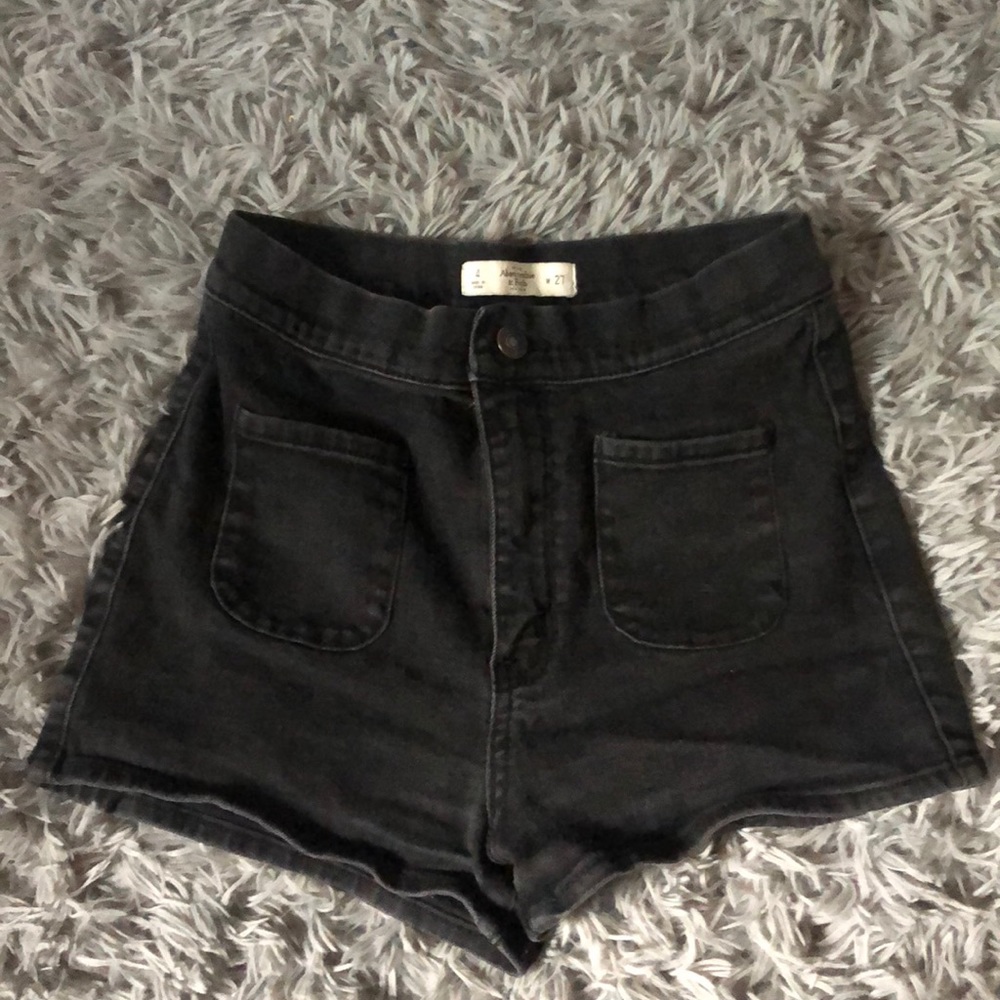Black Abercrombie & Fitch shorts